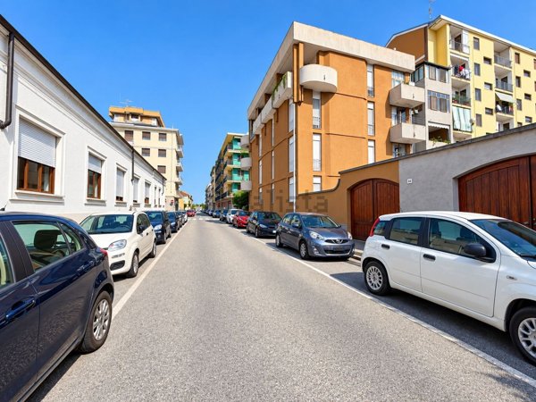 casa indipendente in vendita a Vercelli