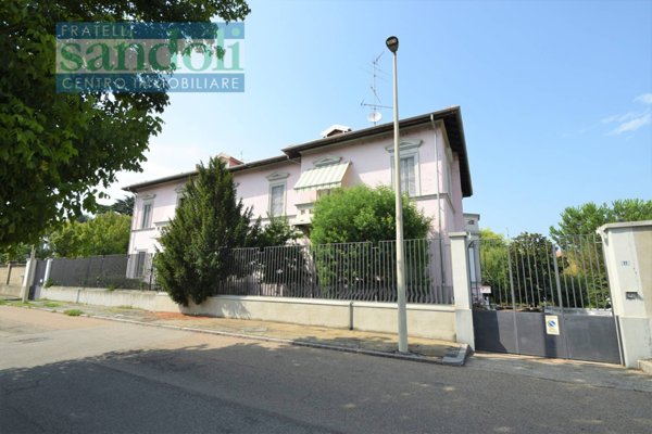 casa indipendente in vendita a Vercelli in zona Corso Italia