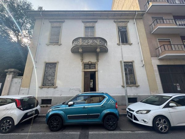 casa indipendente in vendita a Vercelli in zona Centro Città