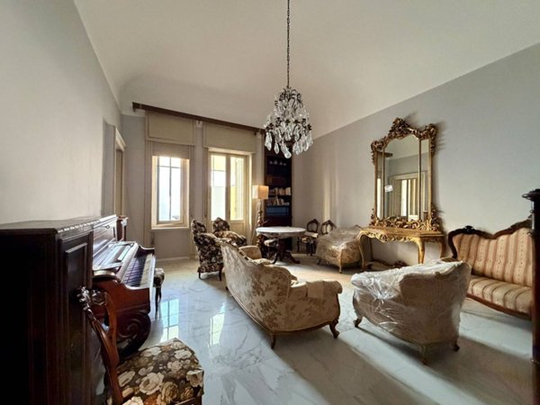 casa indipendente in vendita a Vercelli in zona Centro Città
