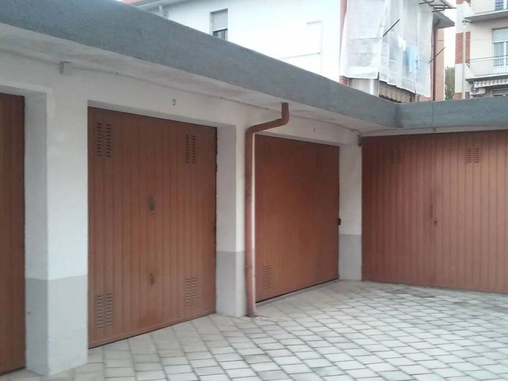 box auto in vendita a Vercelli in zona Corso Italia