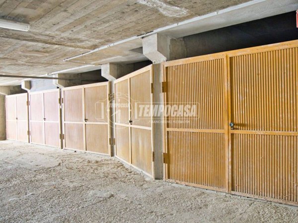 box auto in vendita a Vercelli in zona Centro Città