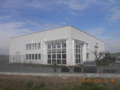 locale commerciale in vendita a Villata