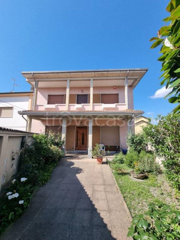 casa indipendente in vendita a Villata