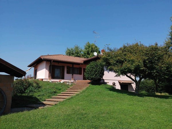 casa indipendente in vendita a Villata