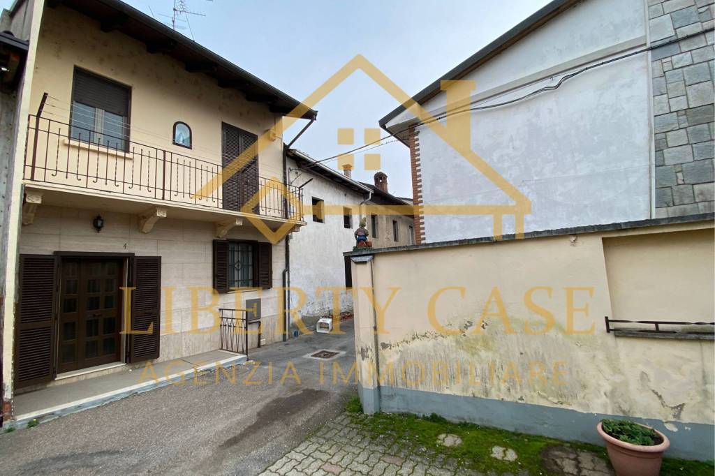 casa indipendente in vendita a Villata