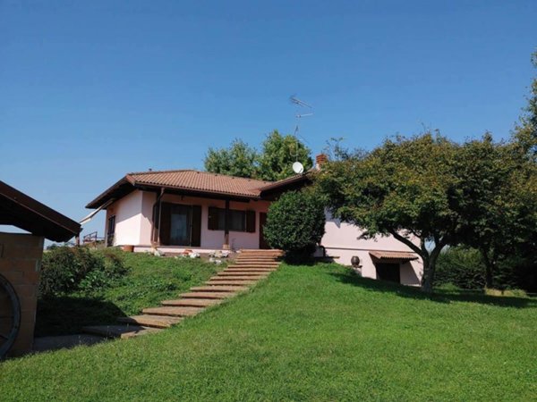 casa indipendente in vendita a Villata