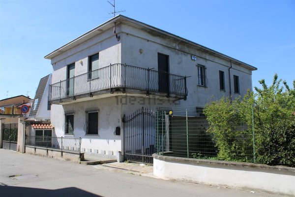 casa indipendente in vendita a Villata