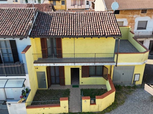 casa indipendente in vendita a Villata