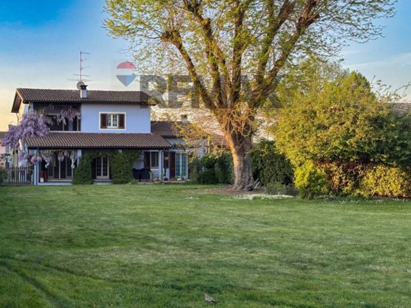 casa indipendente in vendita a Villata