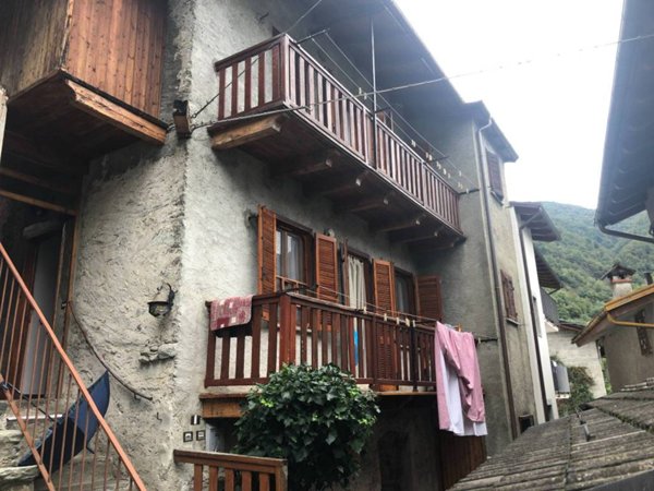 casa indipendente in vendita a Vocca in zona Isola