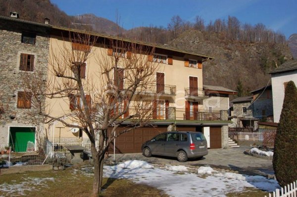 casa indipendente in vendita a Vocca in zona Chiesa