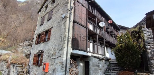 casa indipendente in vendita ad Alto Sermenza in zona Rimasco