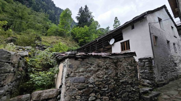 casale in vendita ad Alto Sermenza