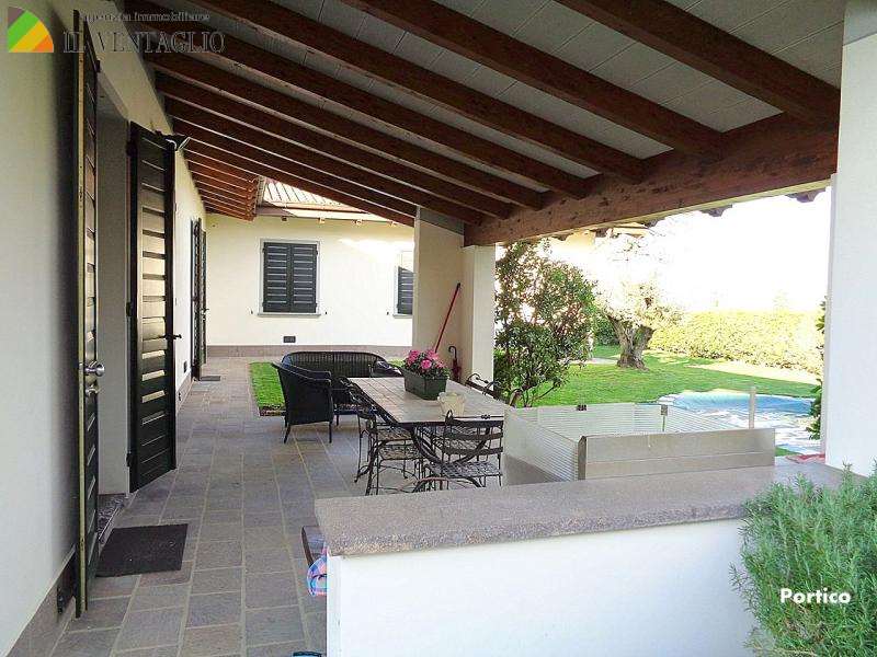 villa in vendita ad Albinea in zona Borzano