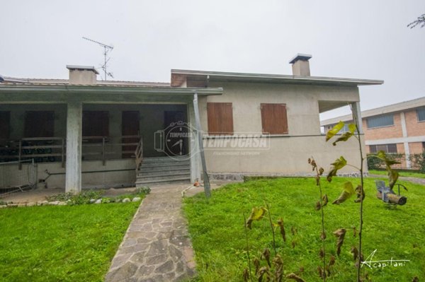 casa indipendente in vendita ad Albinea