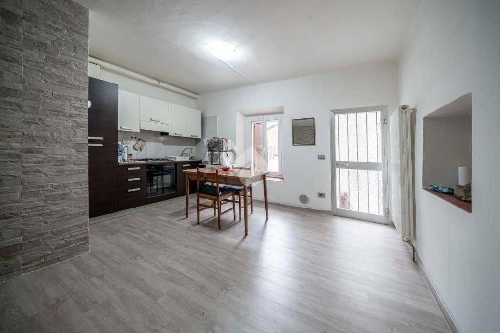 casa indipendente in vendita ad Albinea in zona Borzano