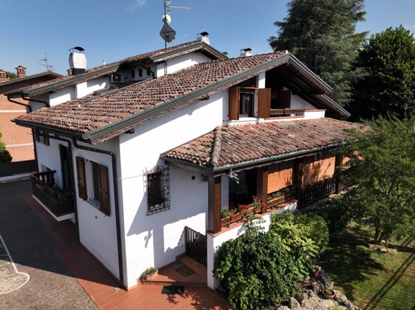 casa indipendente in vendita ad Albinea in zona Borzano