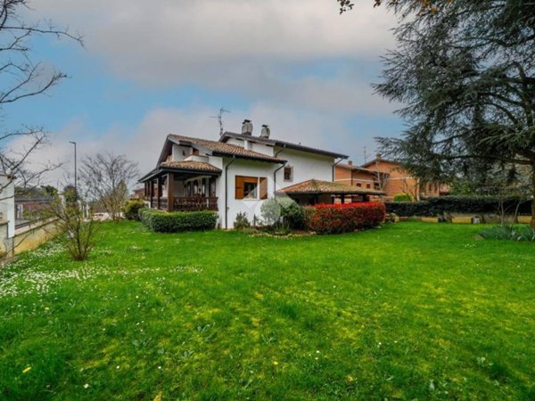 casa indipendente in vendita ad Albinea in zona Borzano