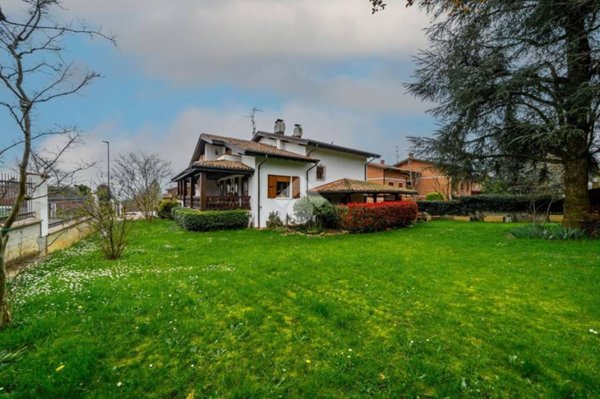 casa indipendente in vendita ad Albinea in zona Borzano