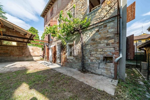 casa indipendente in vendita ad Albinea in zona Borzano