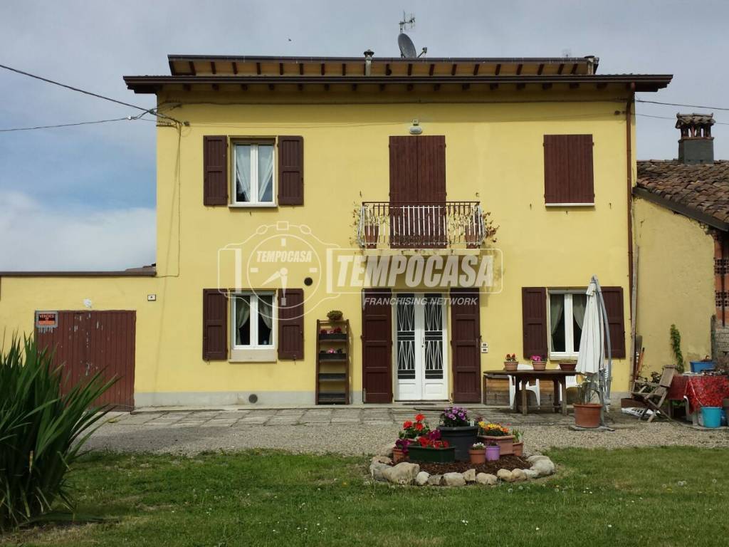 casa indipendente in vendita ad Albinea in zona Crostolo