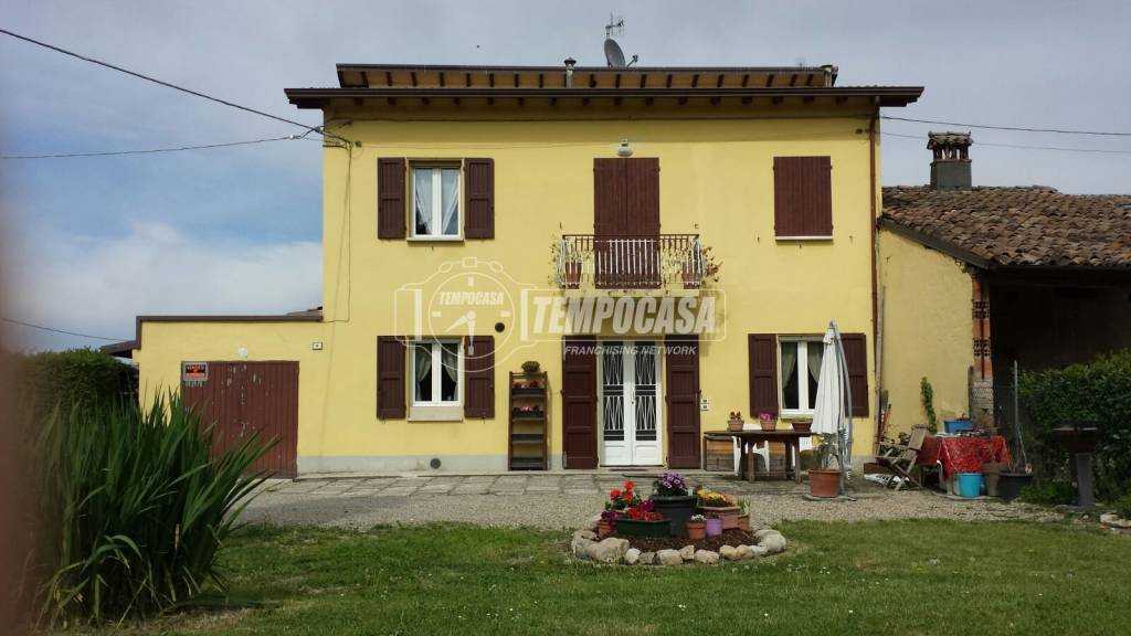 casa indipendente in vendita ad Albinea in zona Crostolo