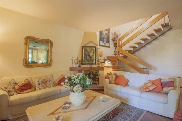 casa indipendente in vendita ad Albinea in zona Montericco