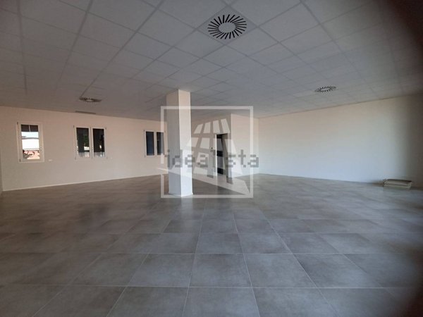 locale commerciale in vendita ad Albinea