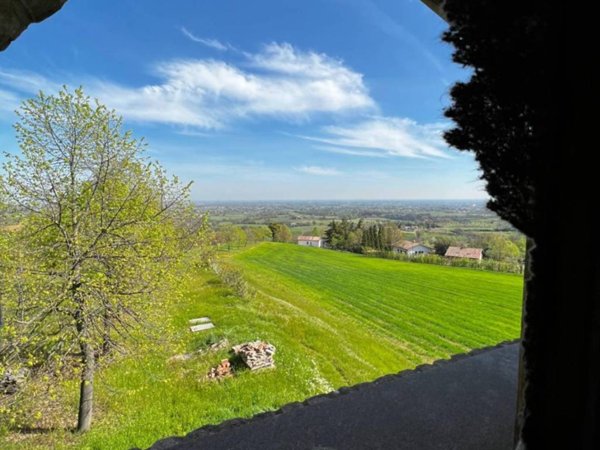 casa indipendente in vendita ad Albinea in zona Montericco