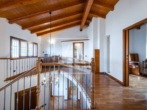 casa indipendente in vendita ad Albinea in zona Montericco