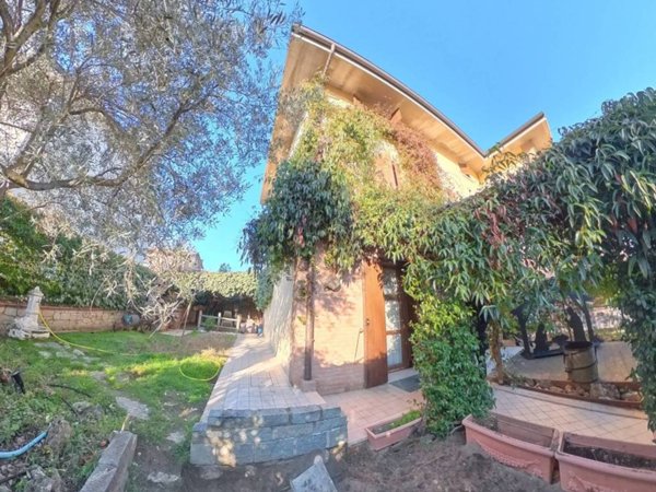 casa indipendente in vendita ad Albinea in zona Borzano