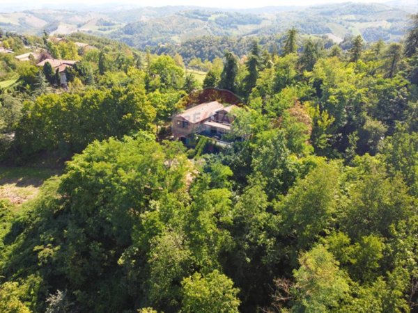 locale commerciale in vendita ad Albinea