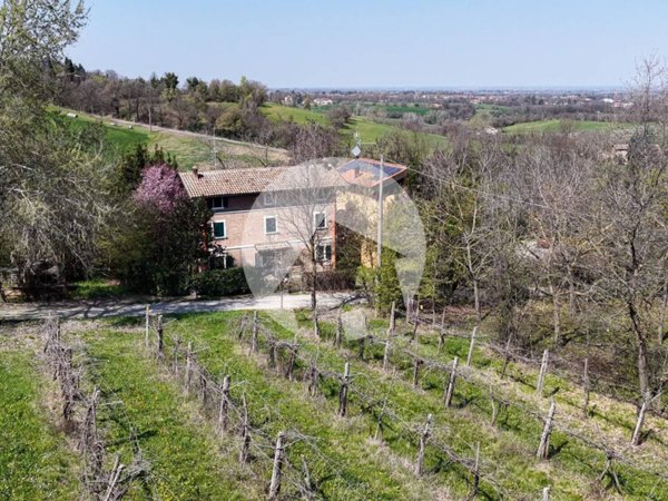casa indipendente in vendita ad Albinea in zona Montericco