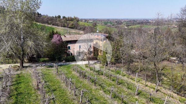 casa indipendente in vendita ad Albinea in zona Montericco