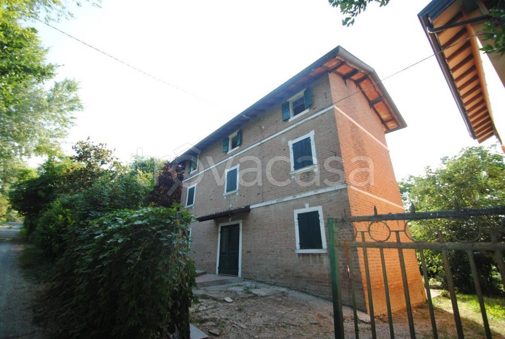 casa indipendente in vendita ad Albinea in zona Montericco