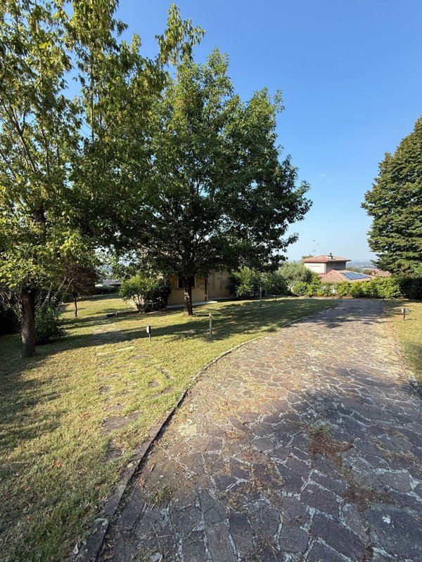 casa indipendente in vendita ad Albinea in zona Borzano