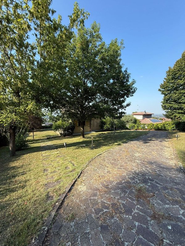 casa indipendente in vendita ad Albinea in zona Borzano