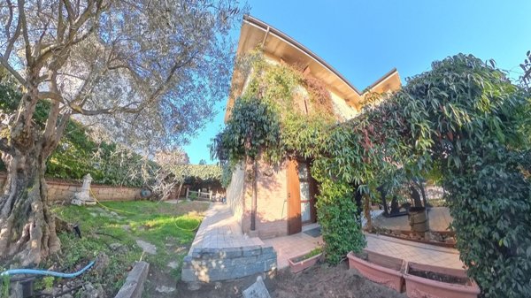 casa indipendente in vendita ad Albinea in zona Borzano