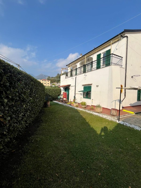 casa indipendente in vendita ad Albinea in zona San Giacomo