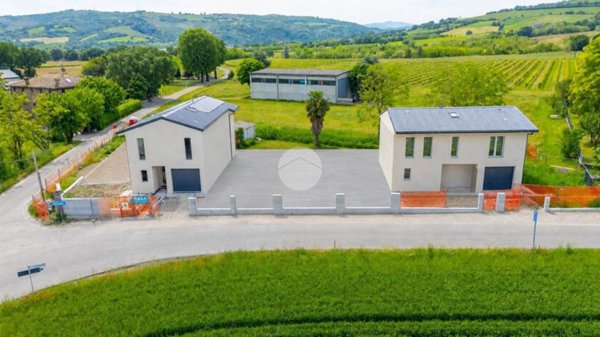 casa indipendente in vendita ad Albinea in zona Borzano