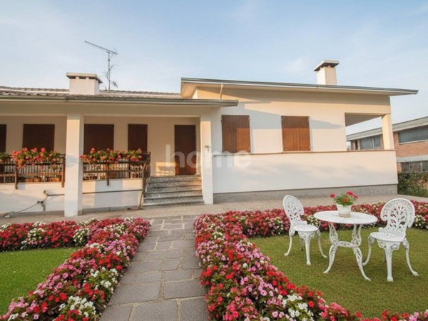 casa indipendente in vendita ad Albinea in zona Fondo Oca