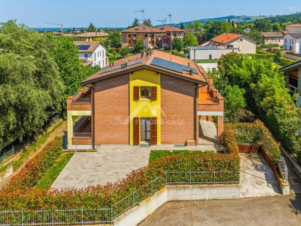 casa indipendente in vendita ad Albinea in zona Borzano