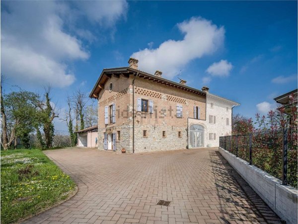 casa indipendente in vendita ad Albinea in zona Ponticelli