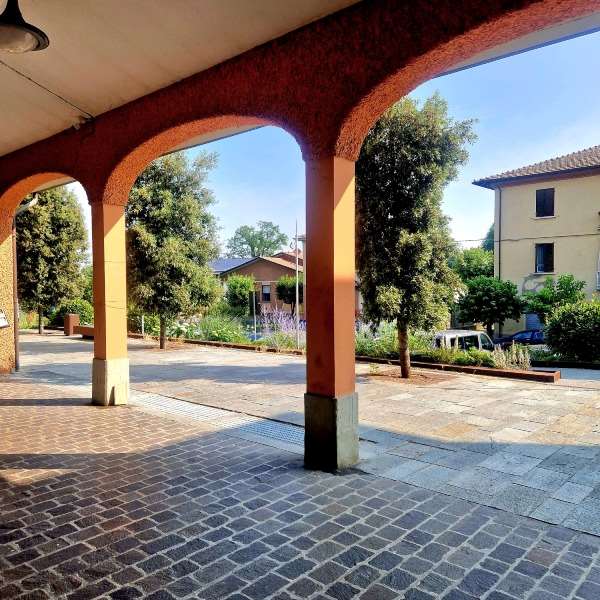 negozio in vendita ad Albinea in zona Montericco