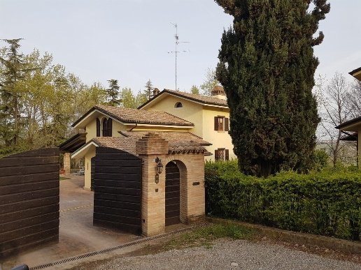casa indipendente in vendita ad Albinea in zona Ponticelli