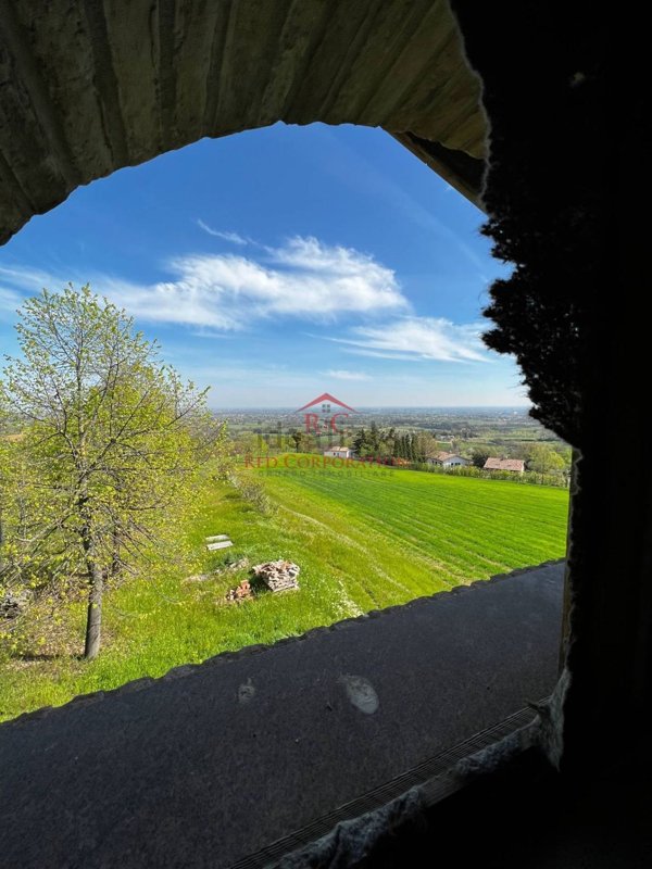 casa indipendente in vendita ad Albinea in zona La Russia