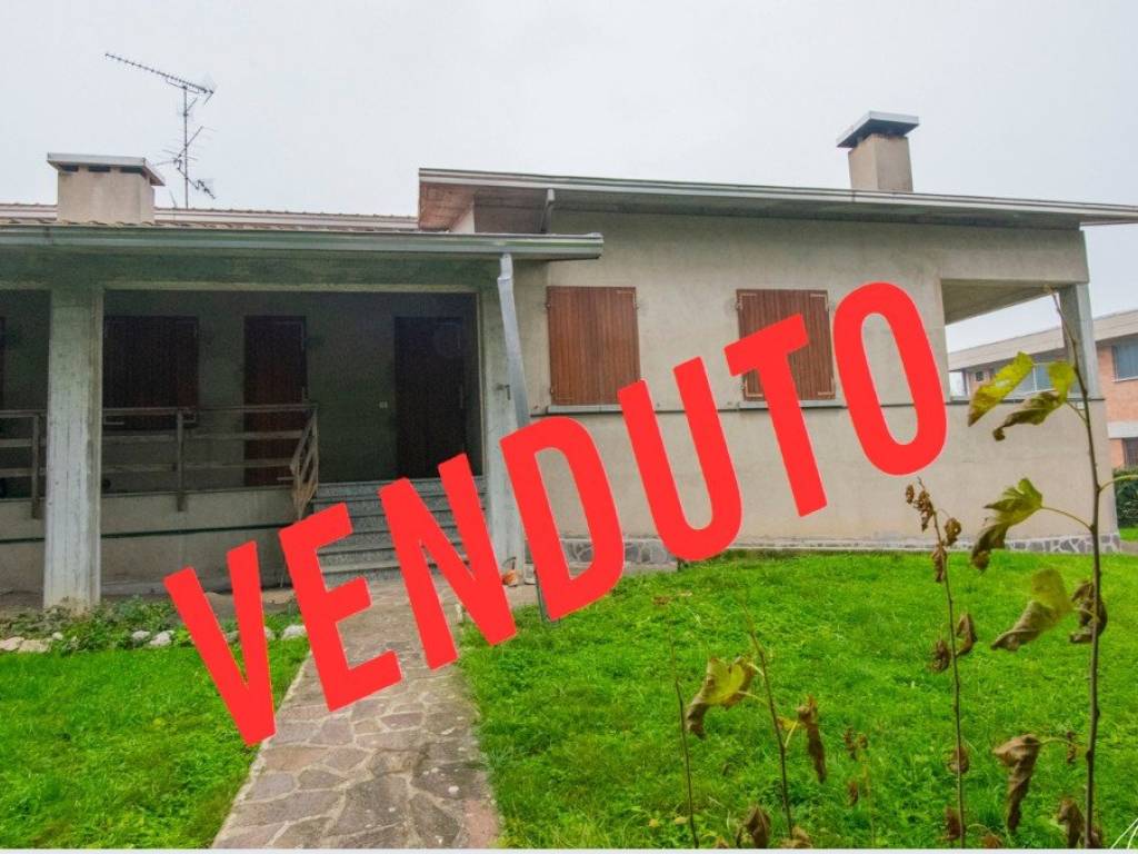 casa indipendente in vendita ad Albinea in zona Fondo Oca