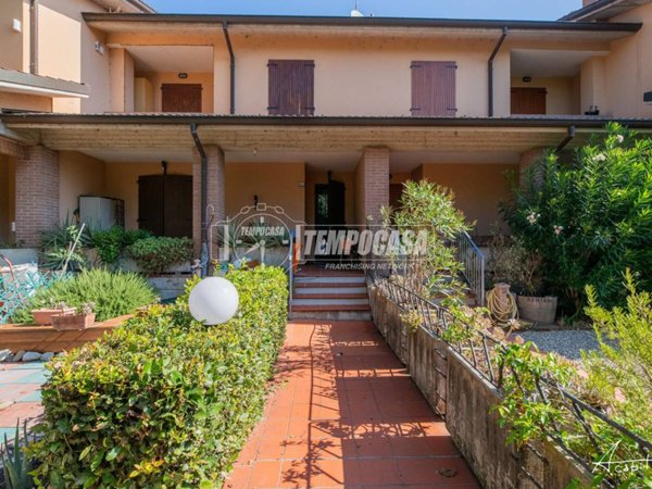 casa indipendente in vendita ad Albinea in zona Fondo Oca