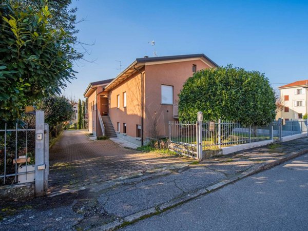 casa indipendente in vendita ad Albinea in zona Ponticelli